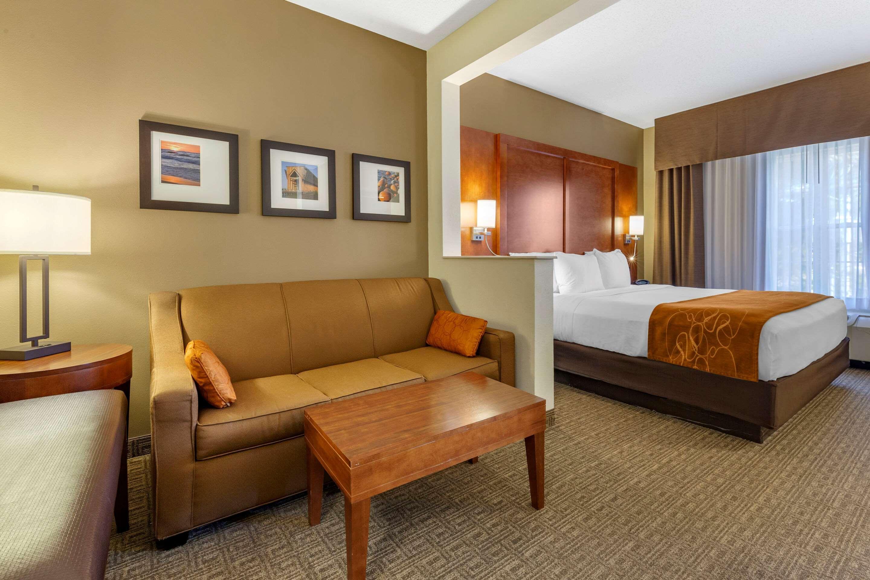 Comfort Suites Marquette Exterior photo