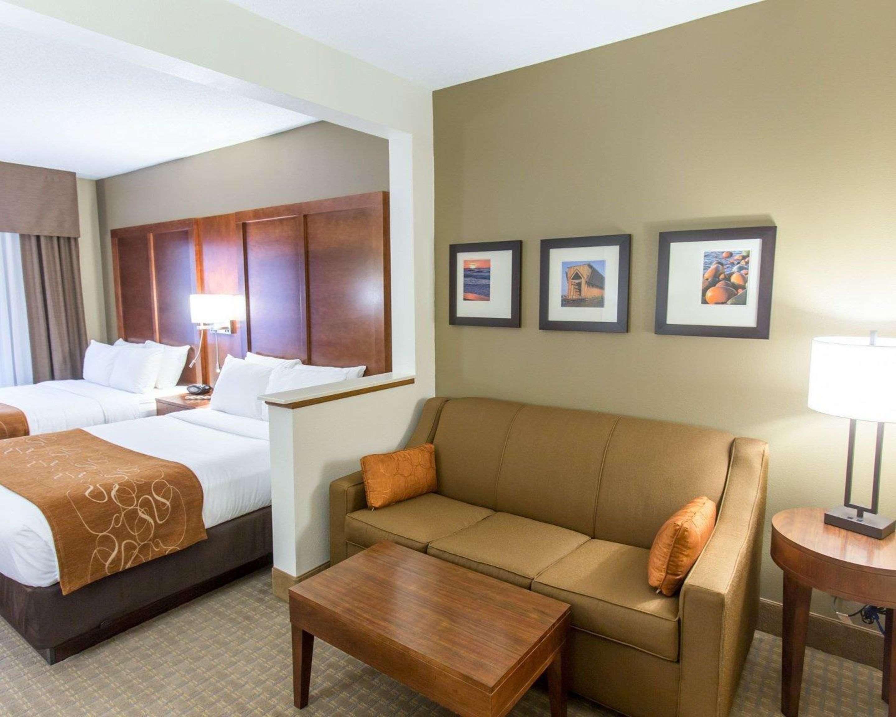 Comfort Suites Marquette Exterior photo